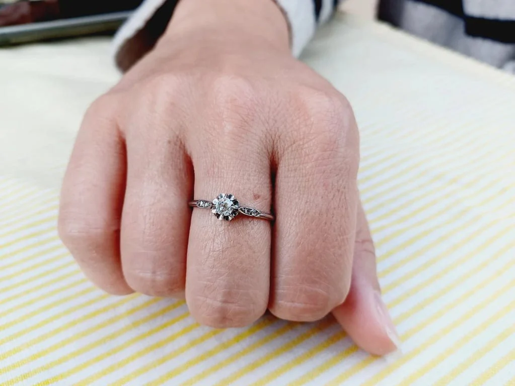 Solitaire in platinum and diamonds - Image 2