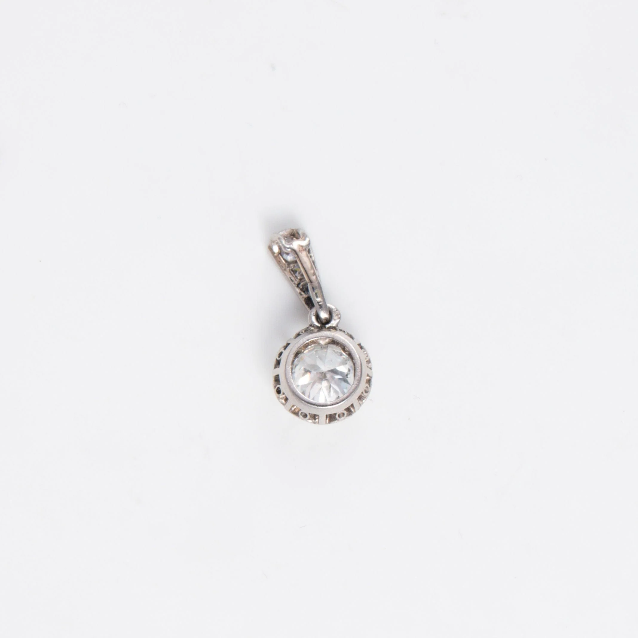 Solitaire diamond pendant - Image 3