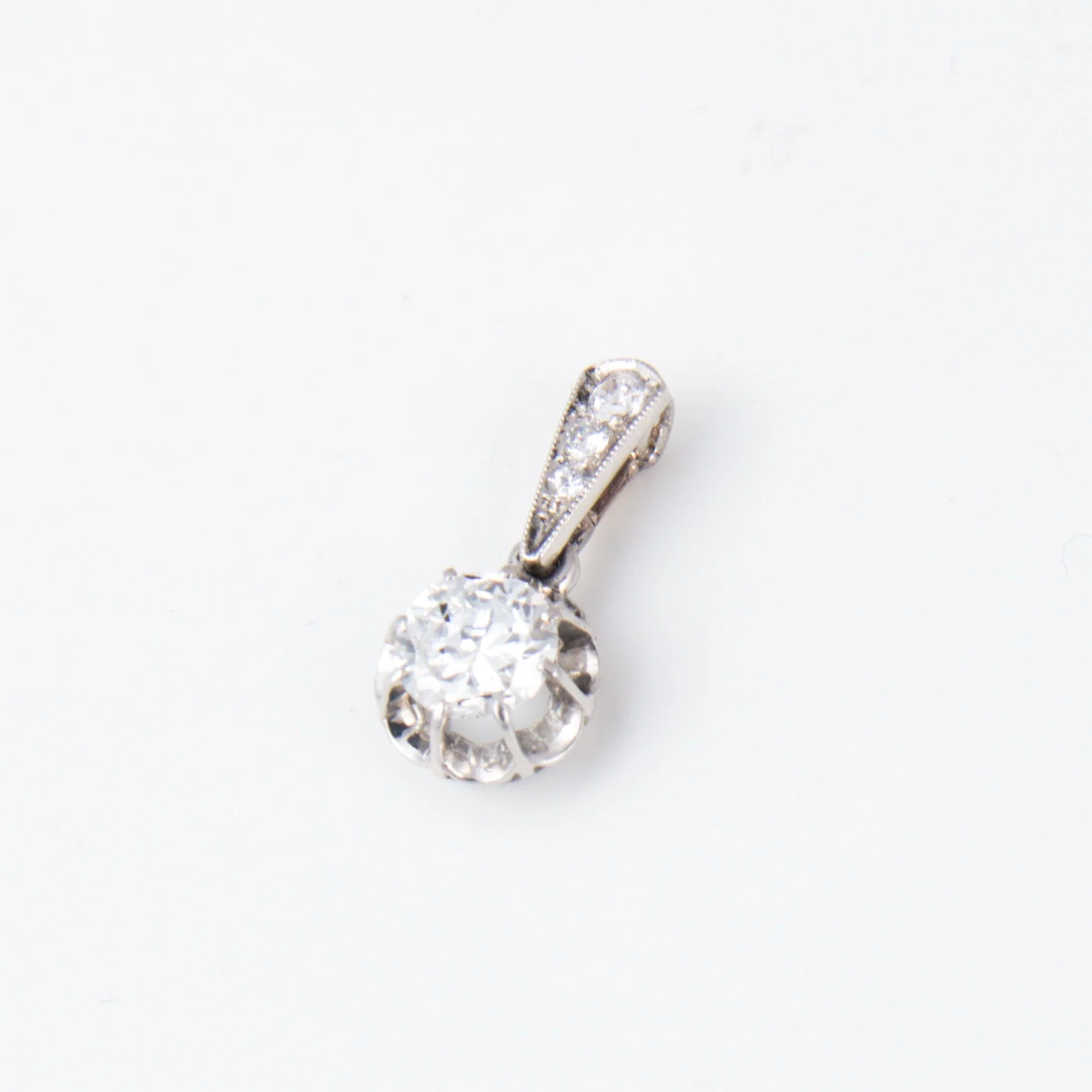 Solitaire diamond pendant - Image 6