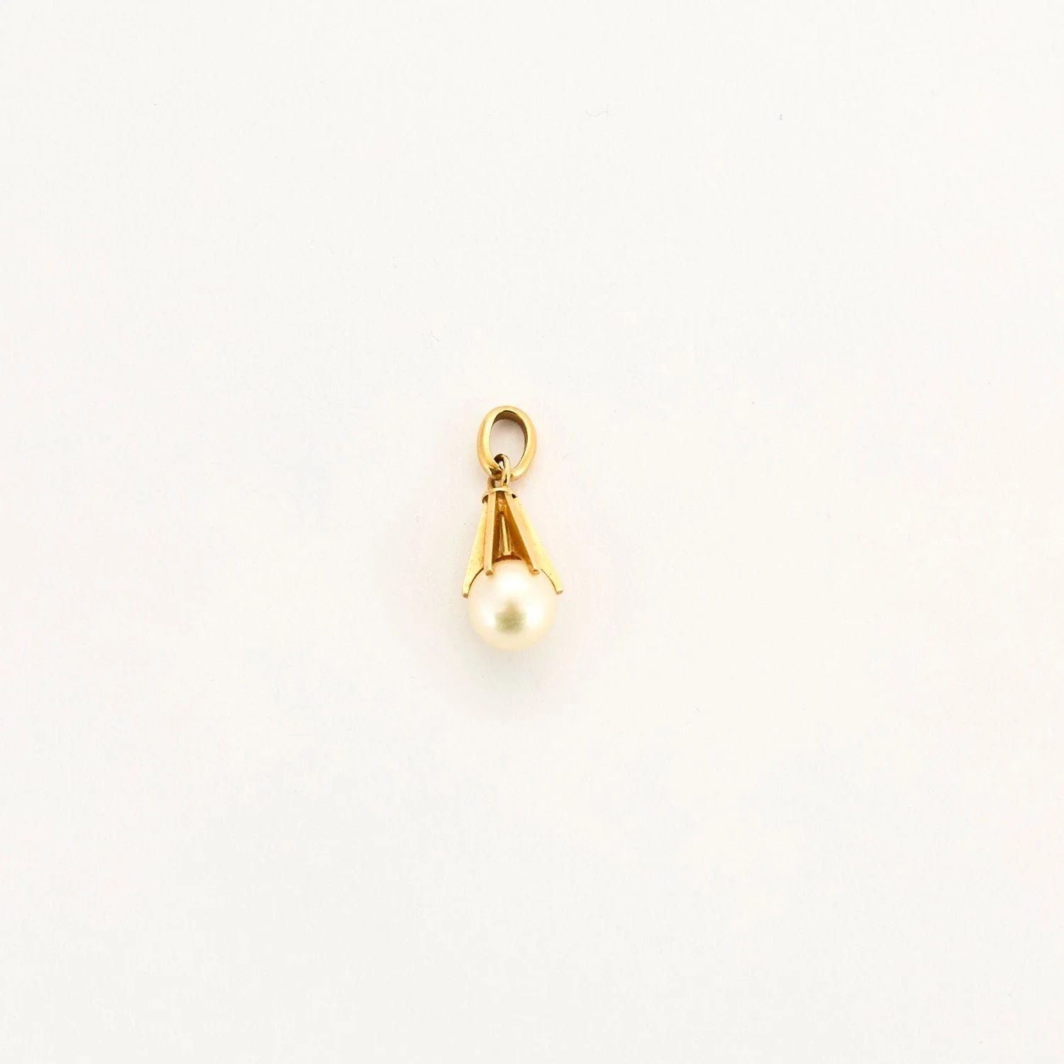Yellow gold cultured pearl pendant - Image 3