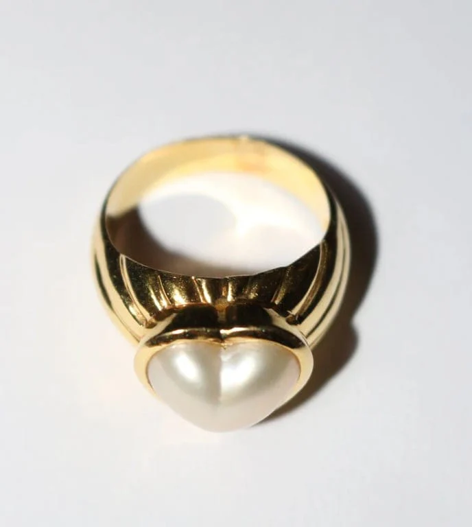 Mabé Pearl Heart Ring in Yellow Gold  - Image 4
