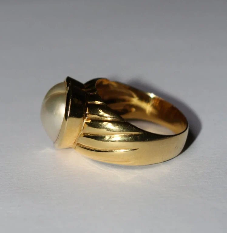 Mabé Pearl Heart Ring in Yellow Gold  - Image 7