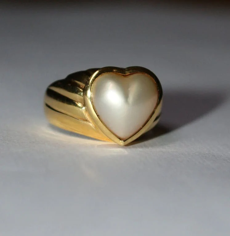 Mabé Pearl Heart Ring in Yellow Gold  - Image 9