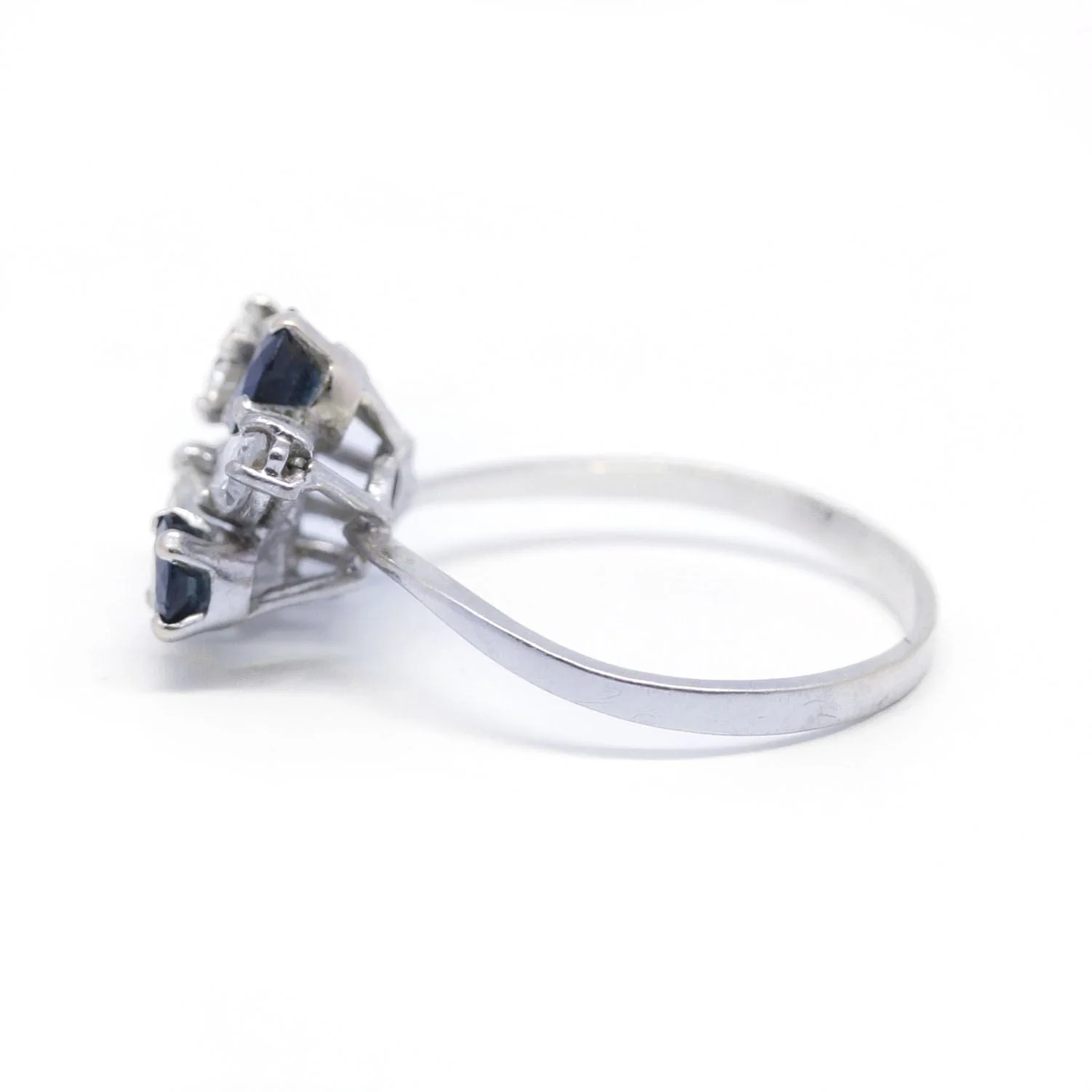White gold, sapphires, diamonds ring - Image 2