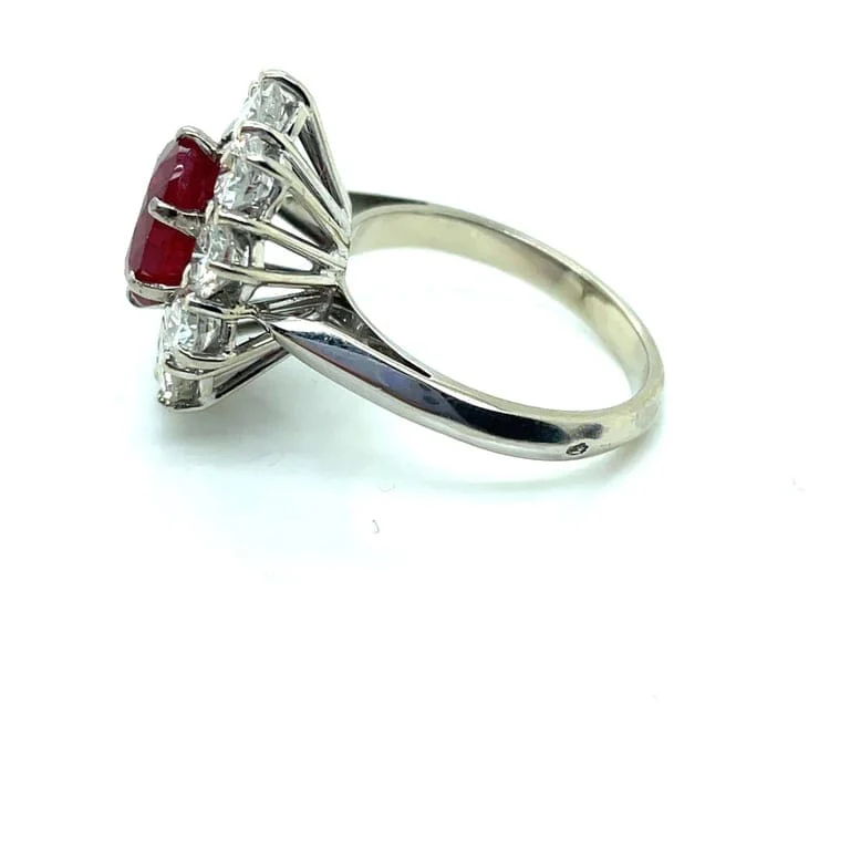 White gold cluster ring, Burmese ruby, diamonds  - Image 3