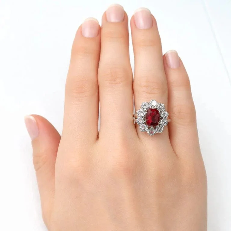 White gold cluster ring, Burmese ruby, diamonds  - Image 4