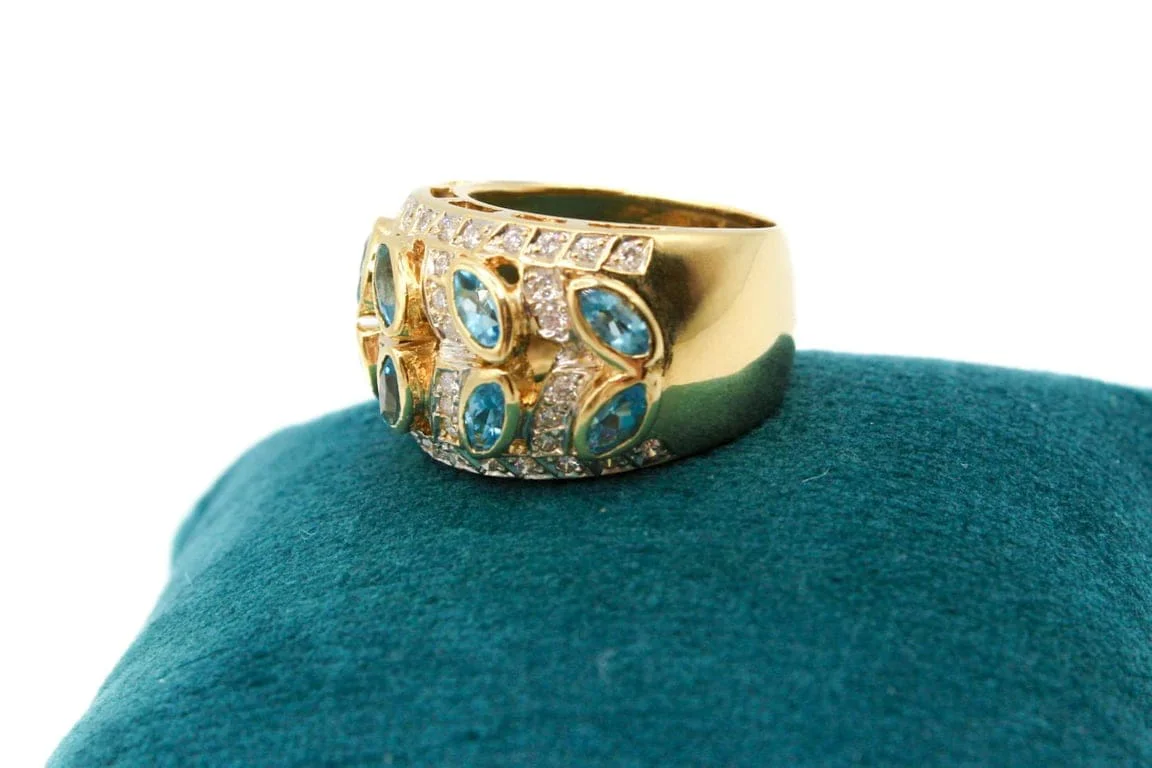 Bicolor gold band ring, topazes 