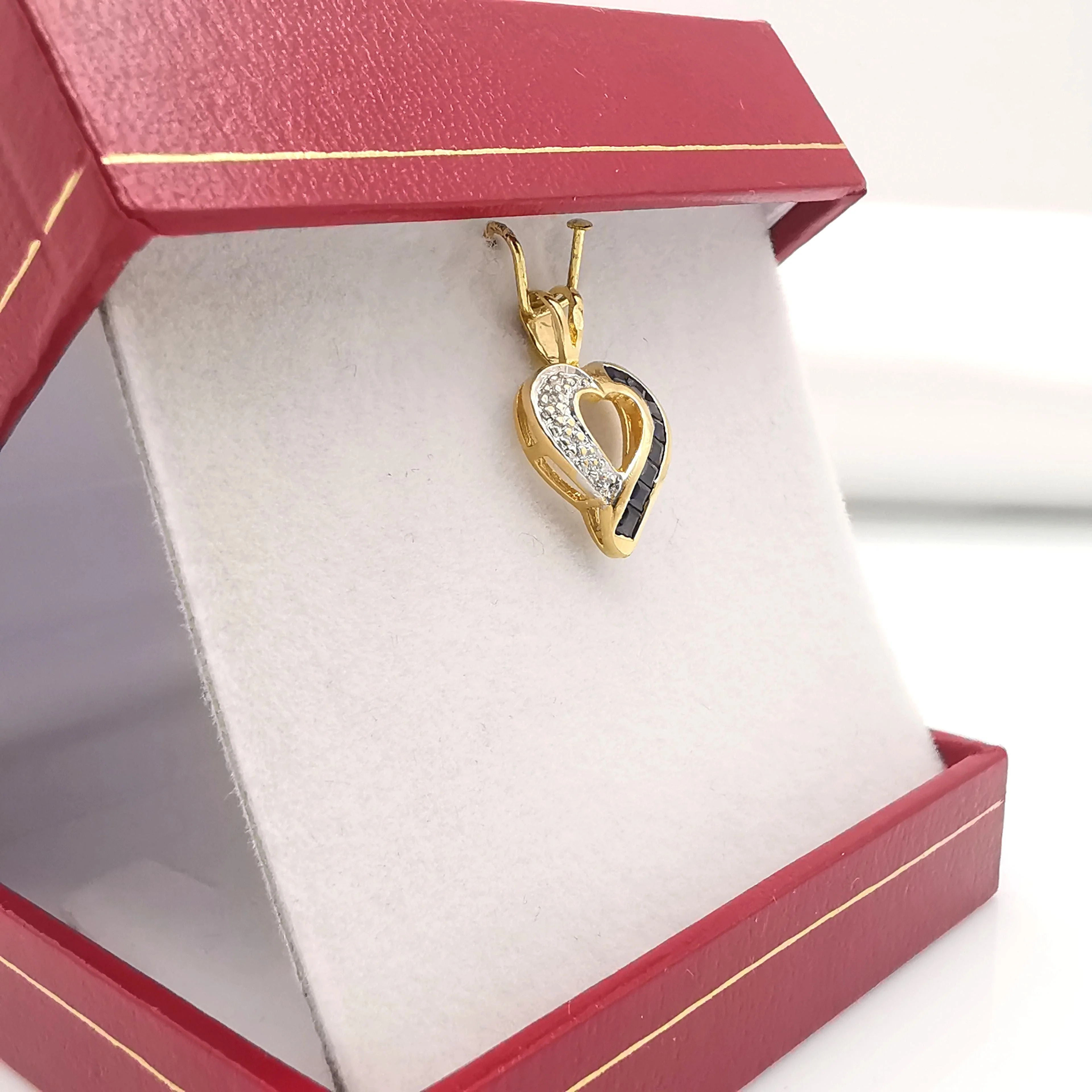 yellow gold heart pendant with sapphires and diamonds - Image 4