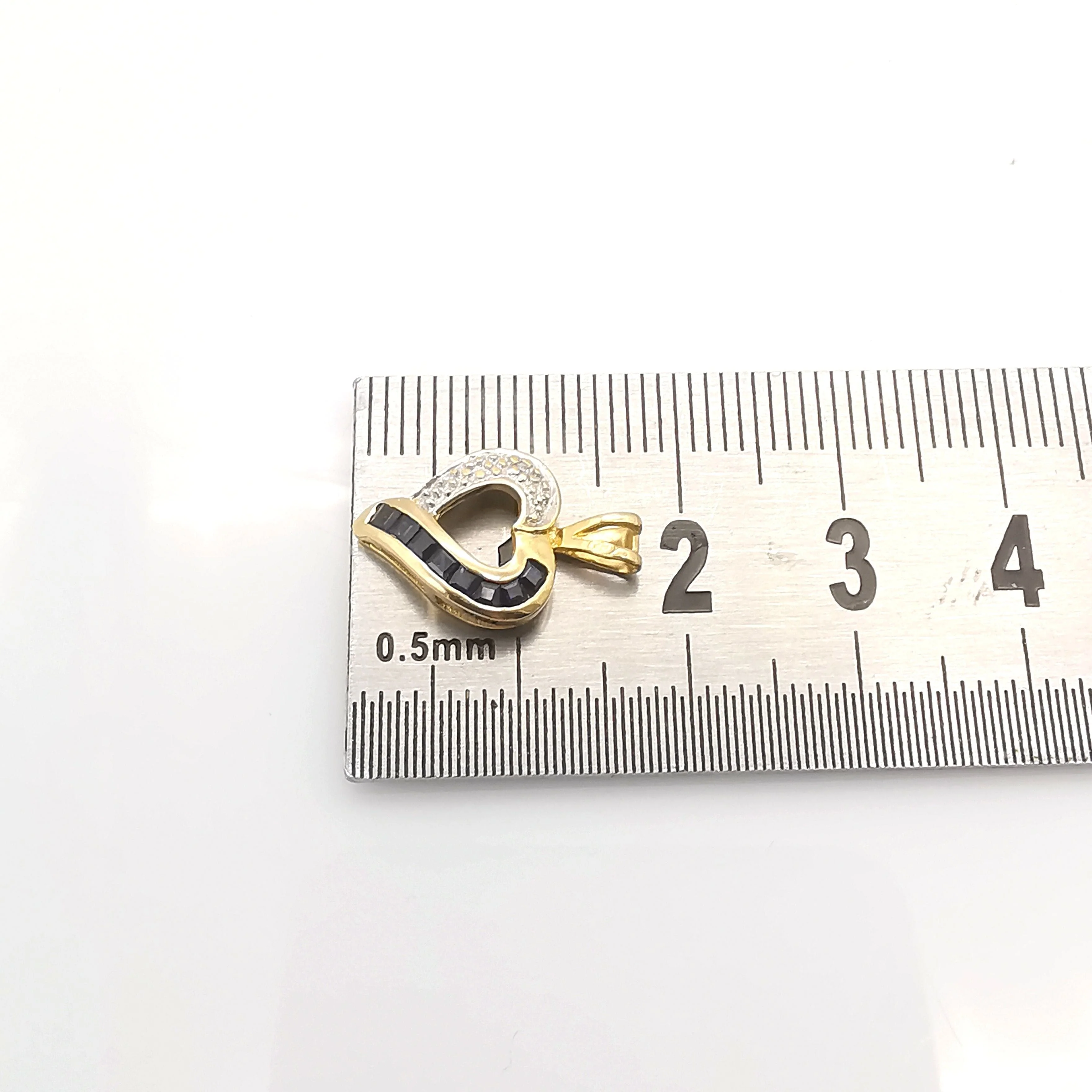 yellow gold heart pendant with sapphires and diamonds - Image 5