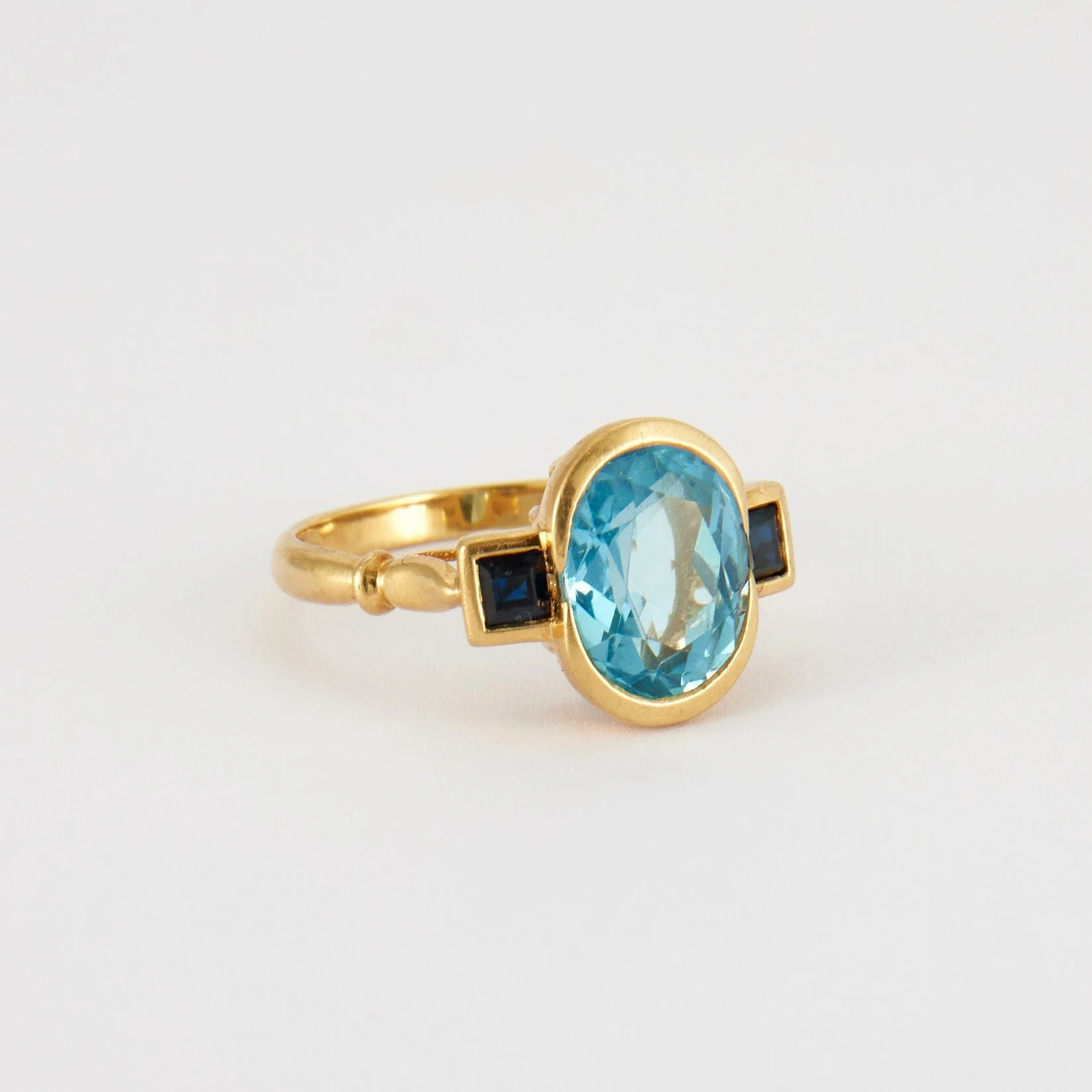 Topaz & sapphire yellow gold ring - Image 3