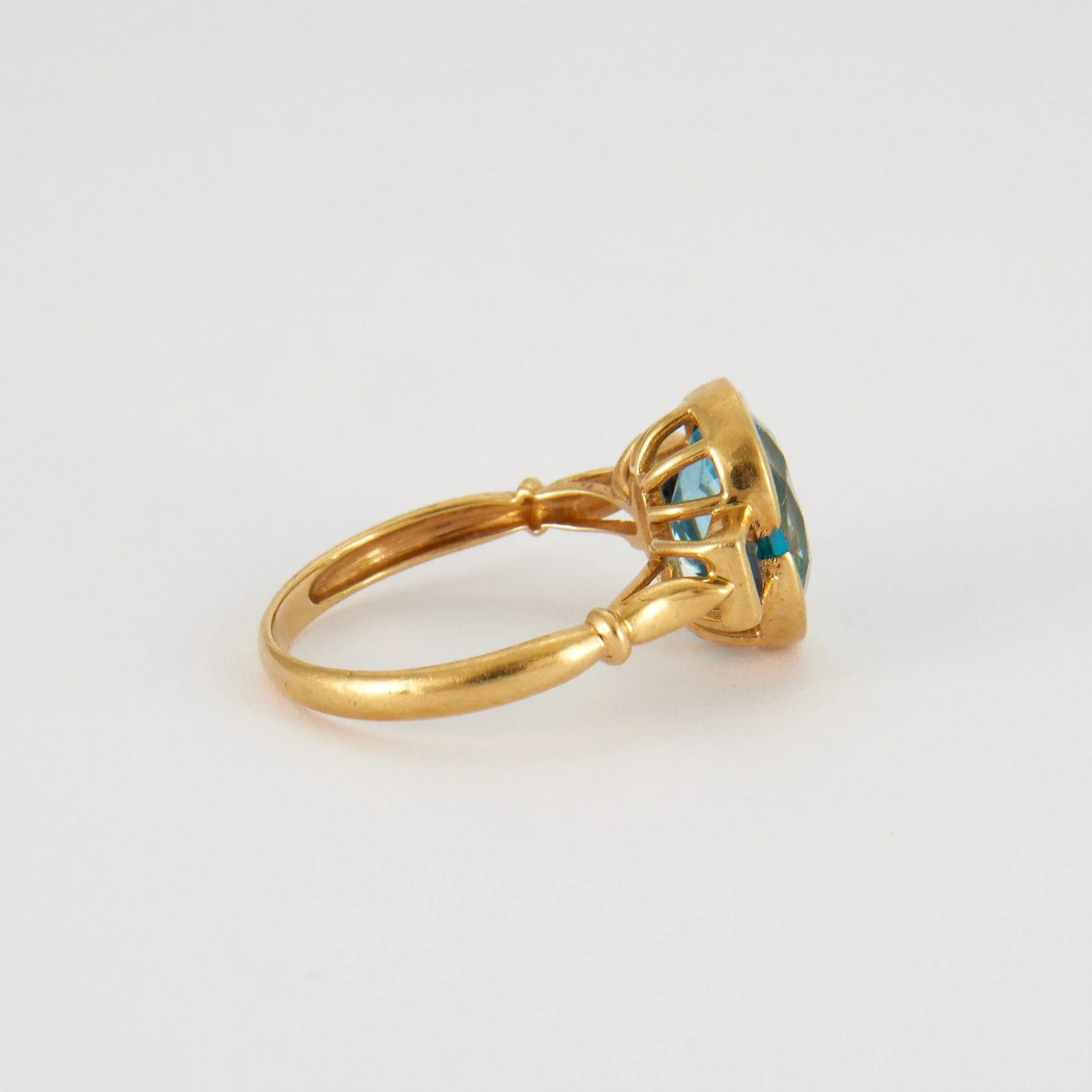 Topaz & sapphire yellow gold ring - Image 4
