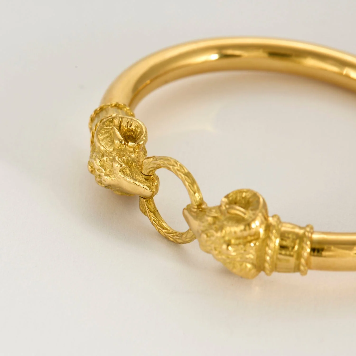 Yellow gold ram's head bracelet - Image 7