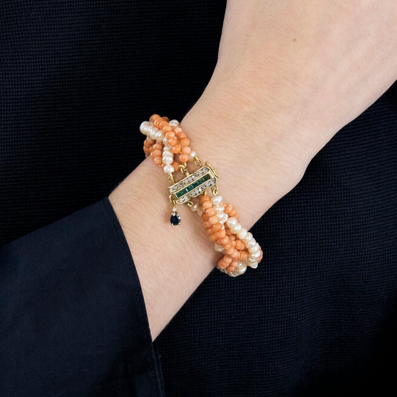 Yellow gold bracelet with baroque pearls, coral, emeralds and diamonds - Image 8