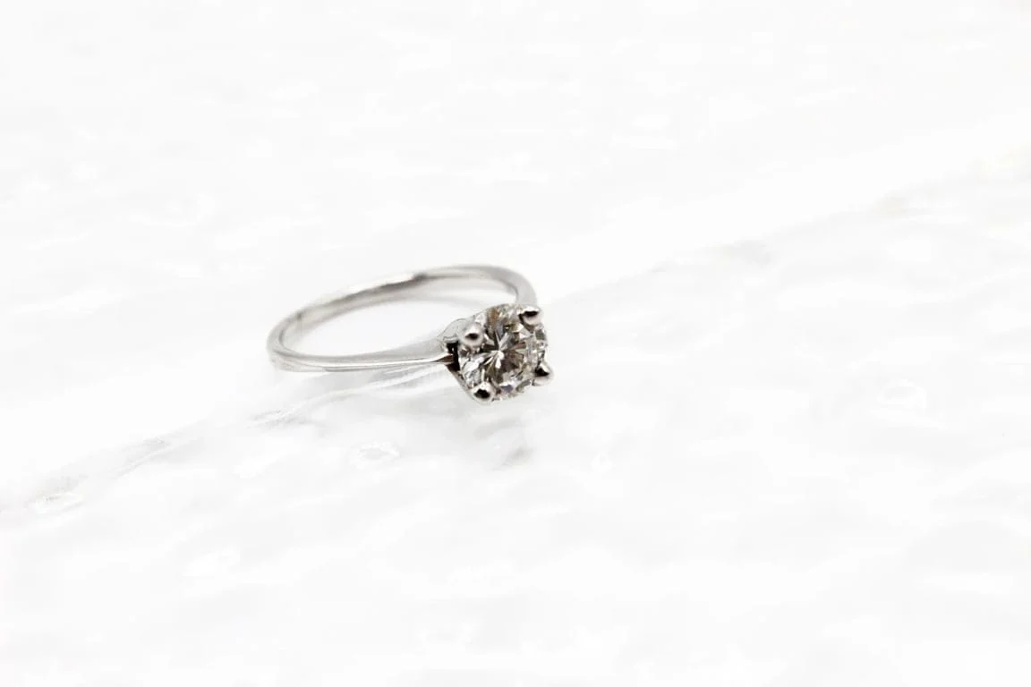 White gold and diamond ring  - Image 3