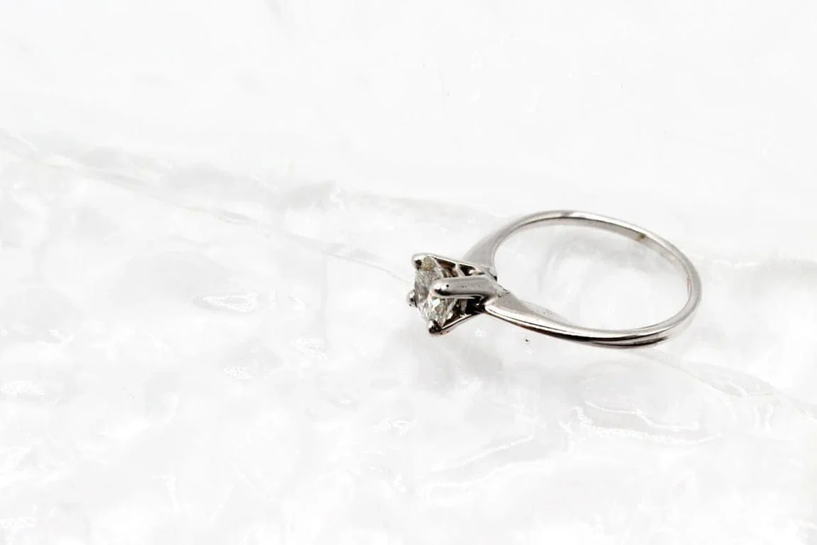 White gold and diamond ring  - Image 4