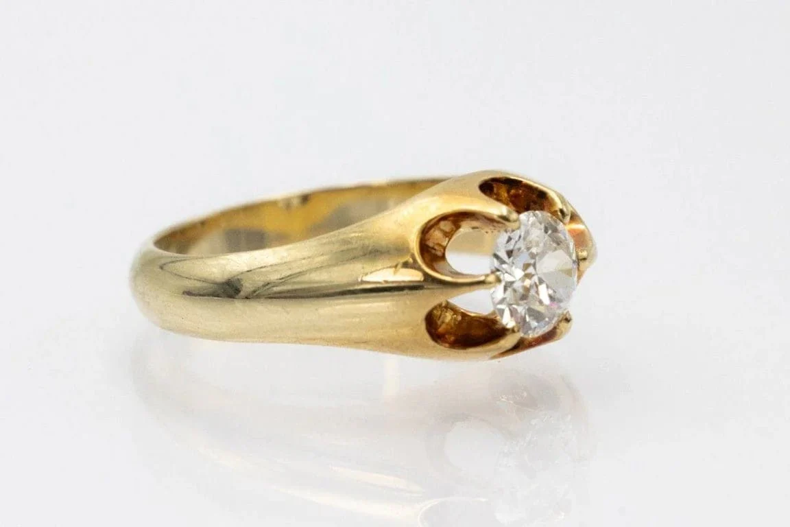 Solitaire yellow gold ring with 0.80 ct old-cut diamond  - Image 4