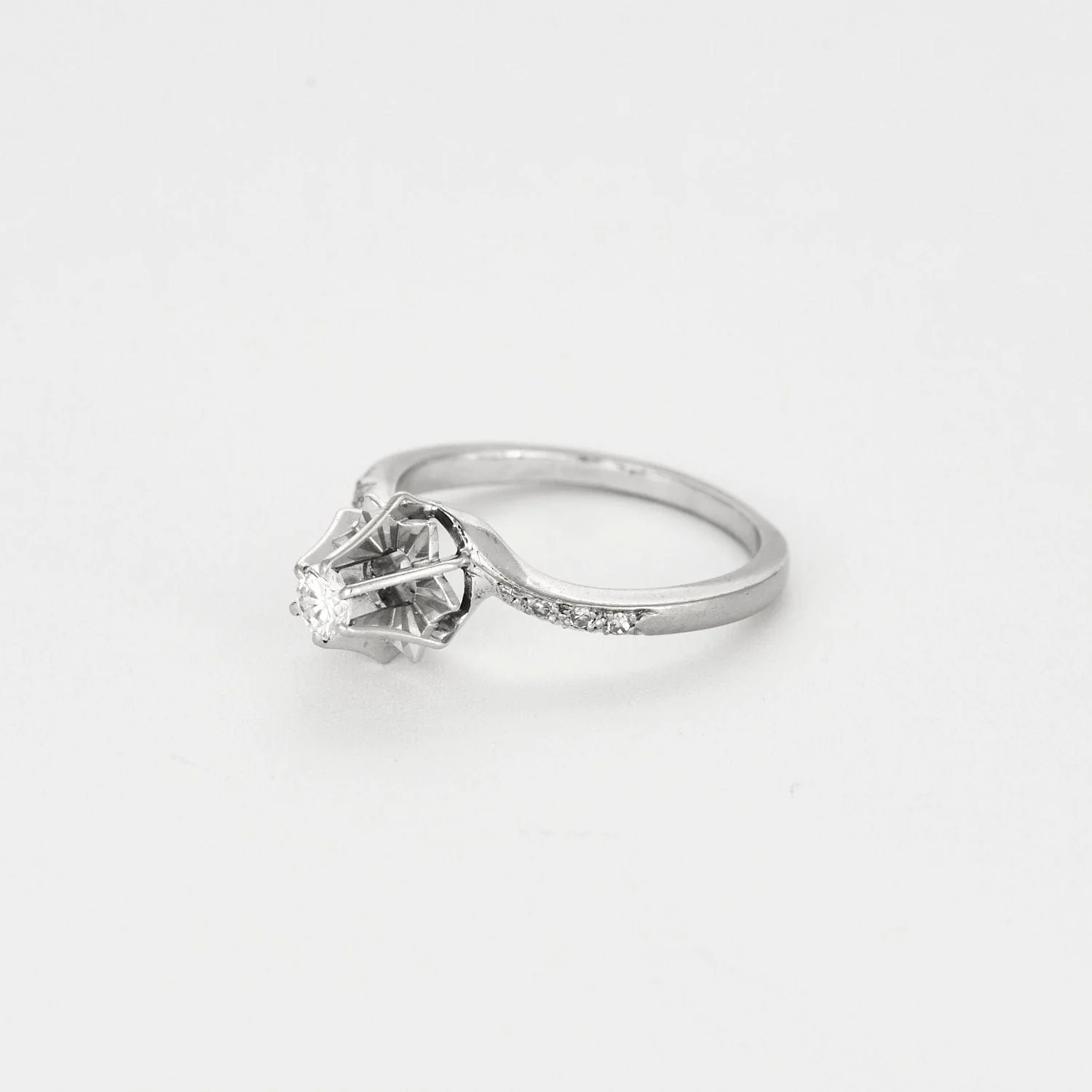 Solitaire in white gold and diamonds - Image 4