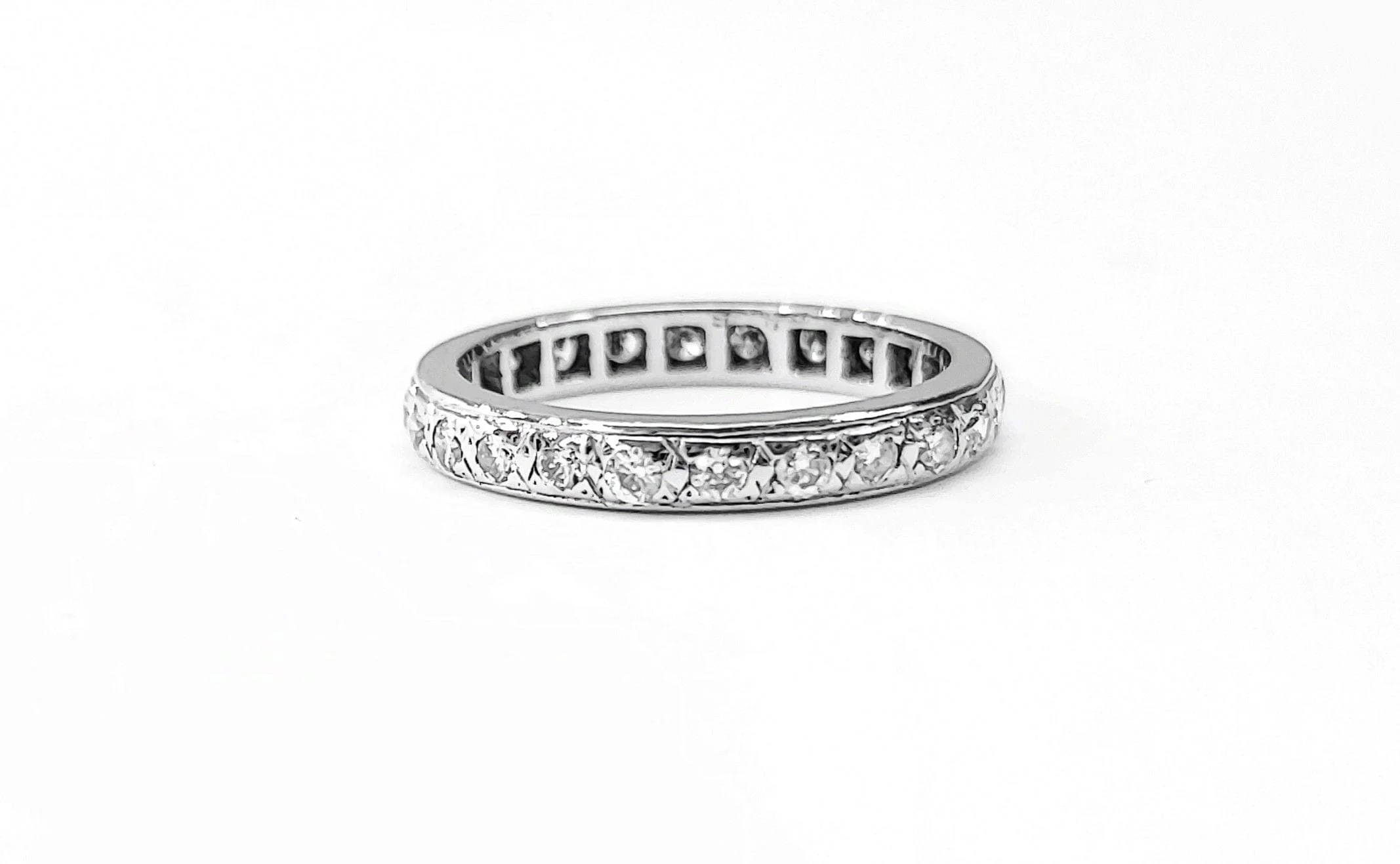 White gold diamond wedding ring - Image 4