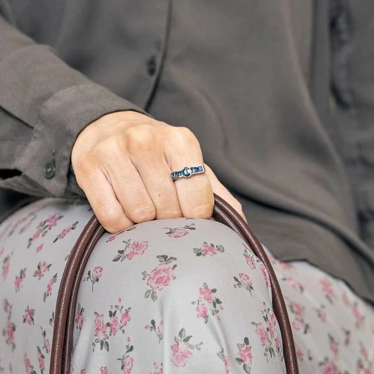 Prestige ring in white gold and sapphires - Image 2