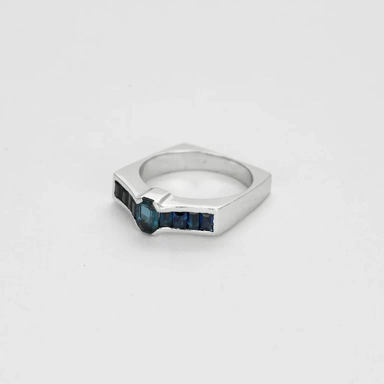 Prestige ring in white gold and sapphires - Image 3