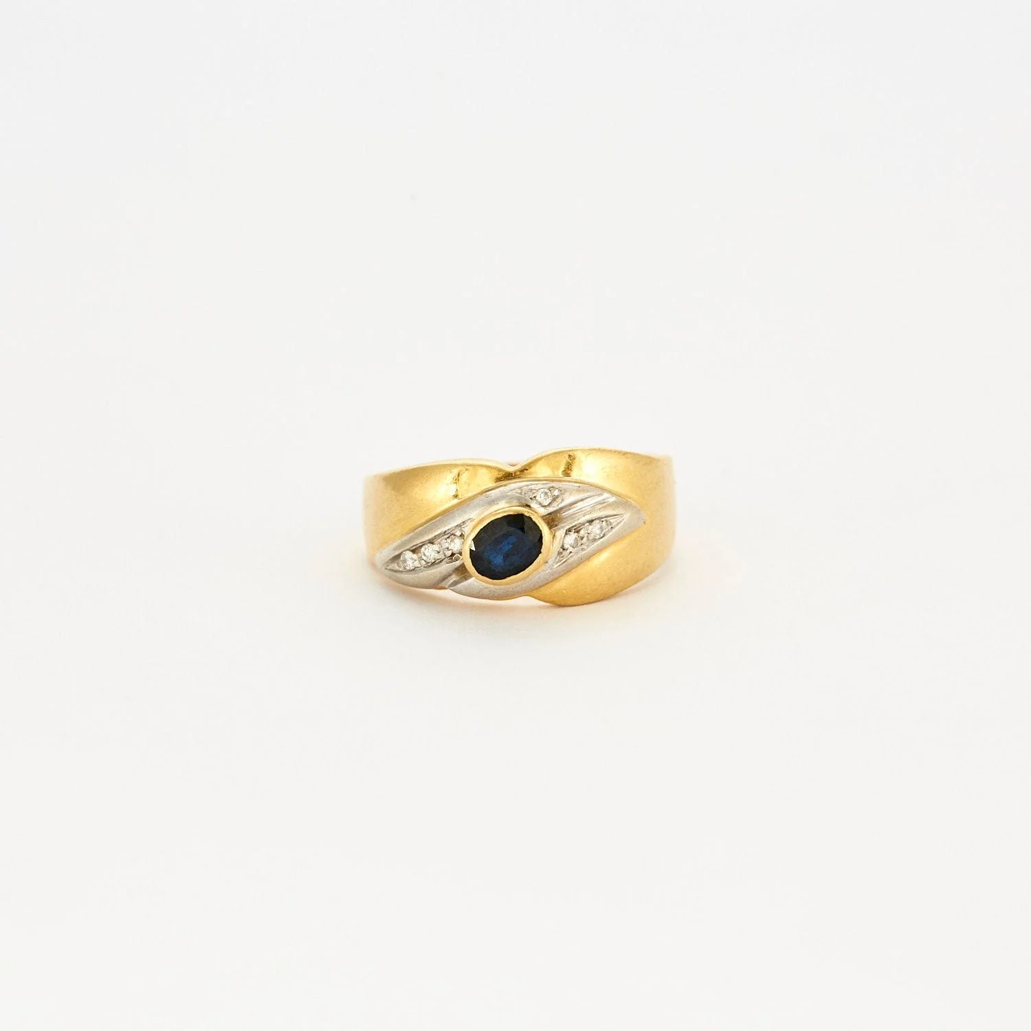 Sapphire diamond leaf ring