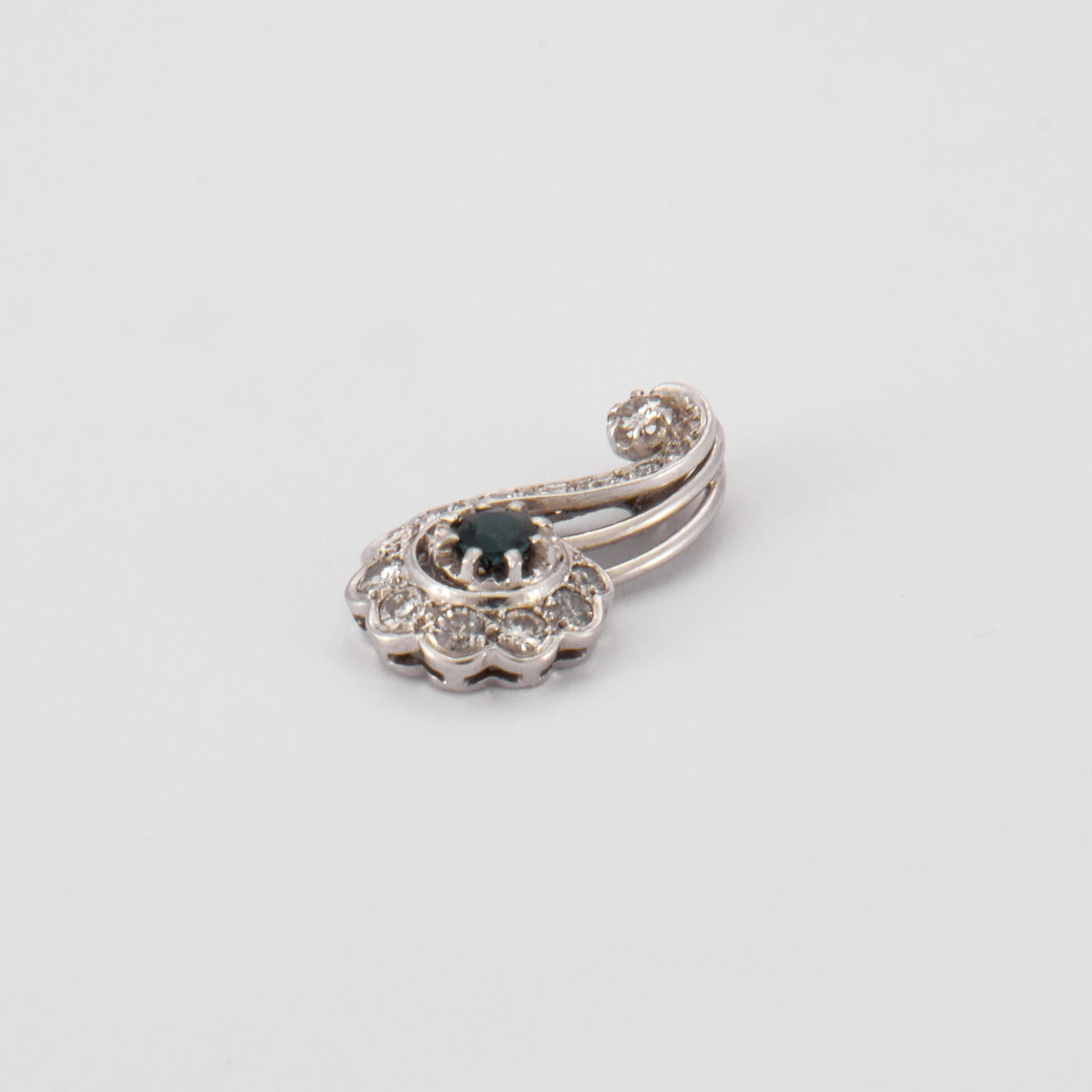 Diamond & Sapphire Pendant - Image 4
