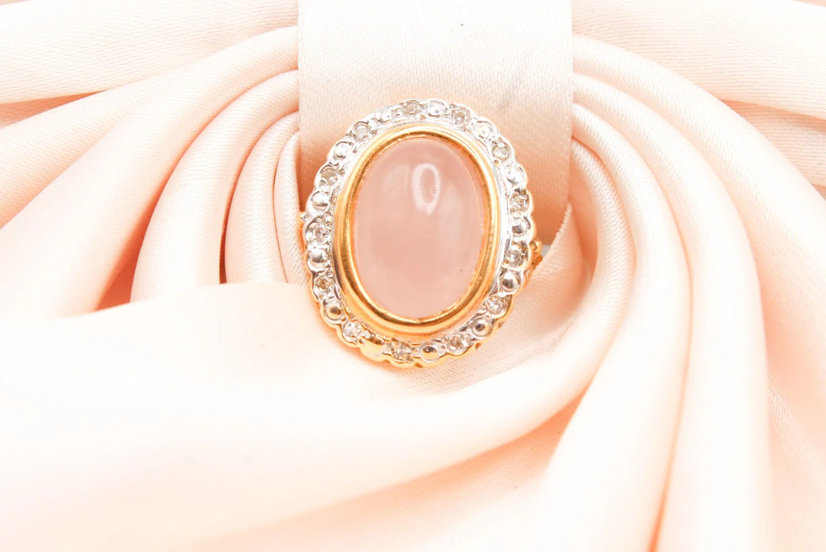 Two-tone gold ring with rose quartz and diamonds  - Image 7