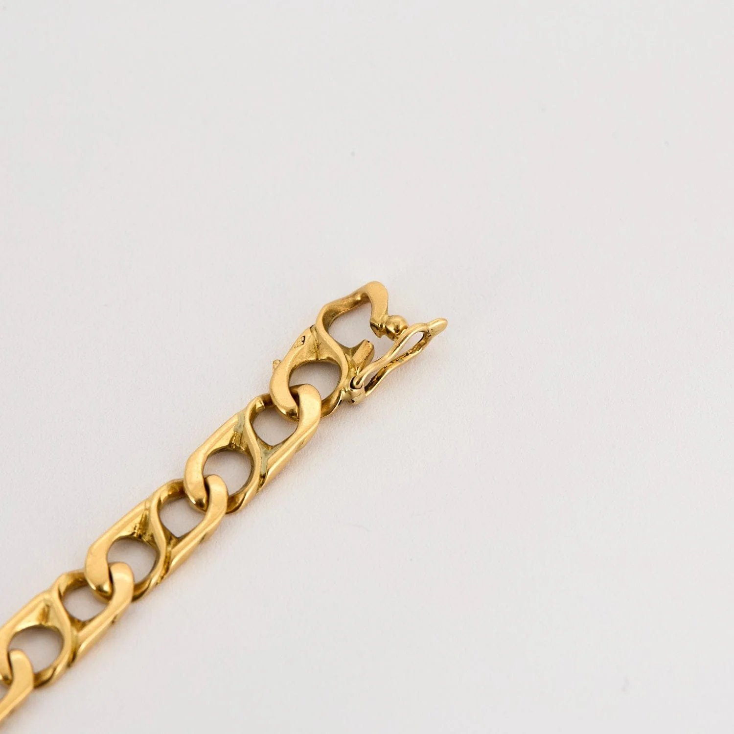Yellow gold curb chain - Image 3