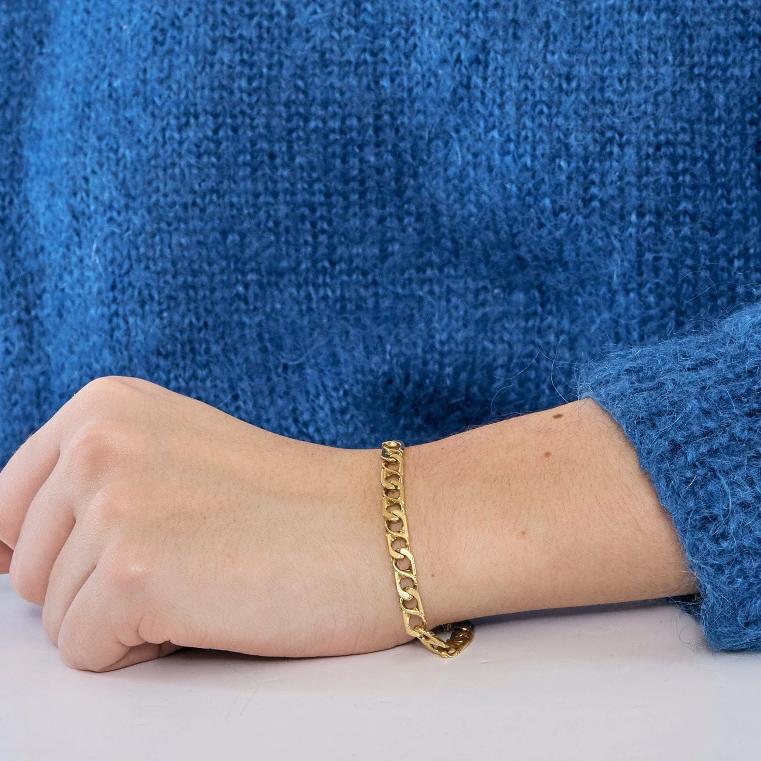 Yellow gold curb chain - Image 6