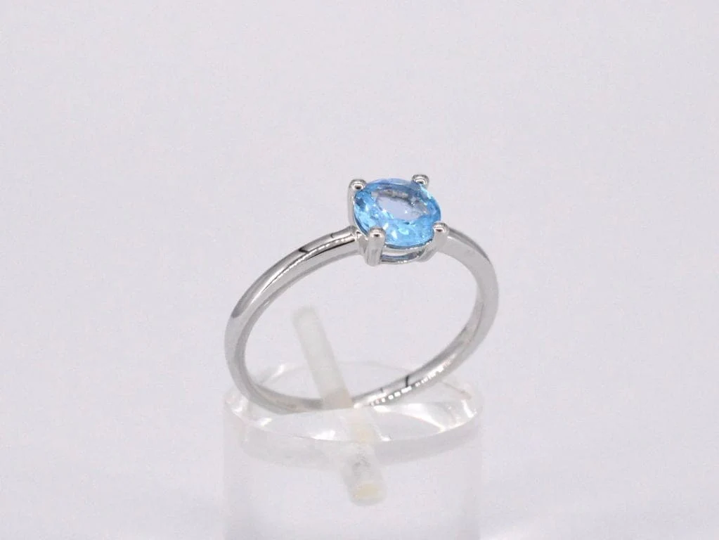 White gold ring with topaz - Image 4