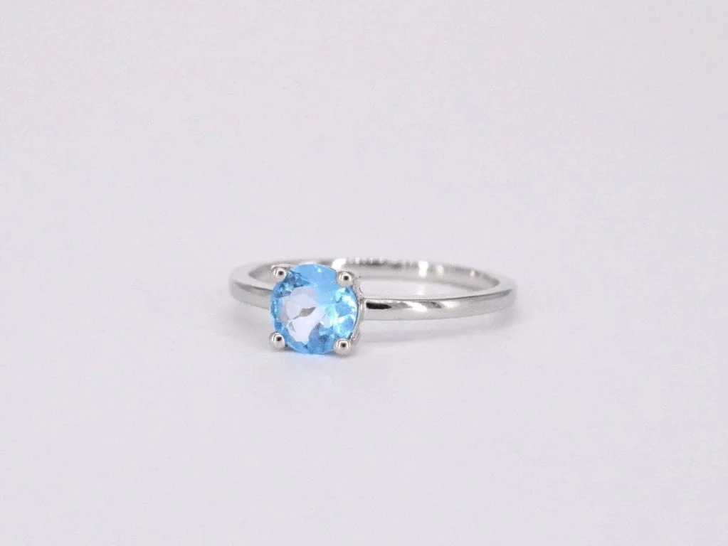 White gold ring with topaz - Image 6