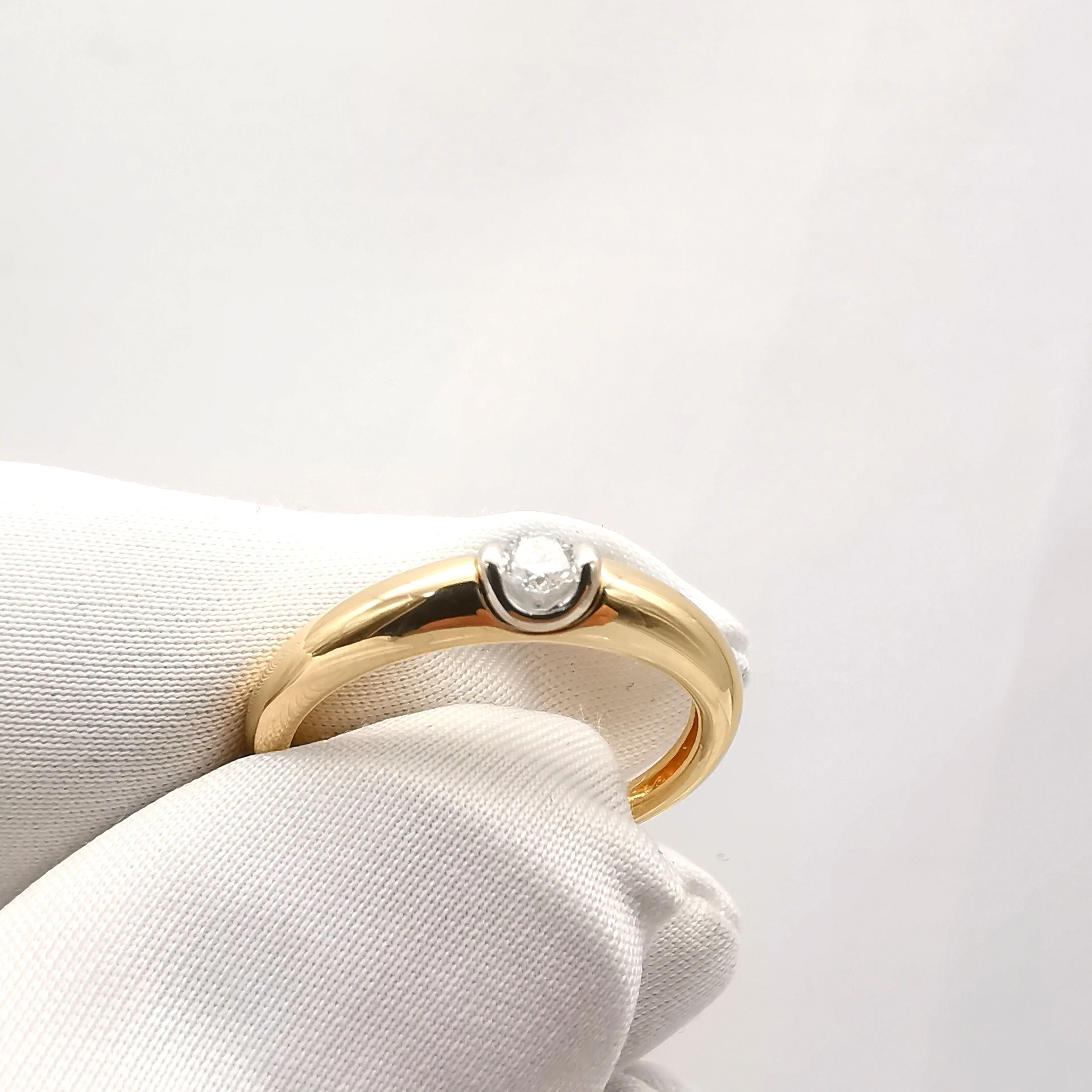 Yellow gold diamond solitaire ring - Image 2