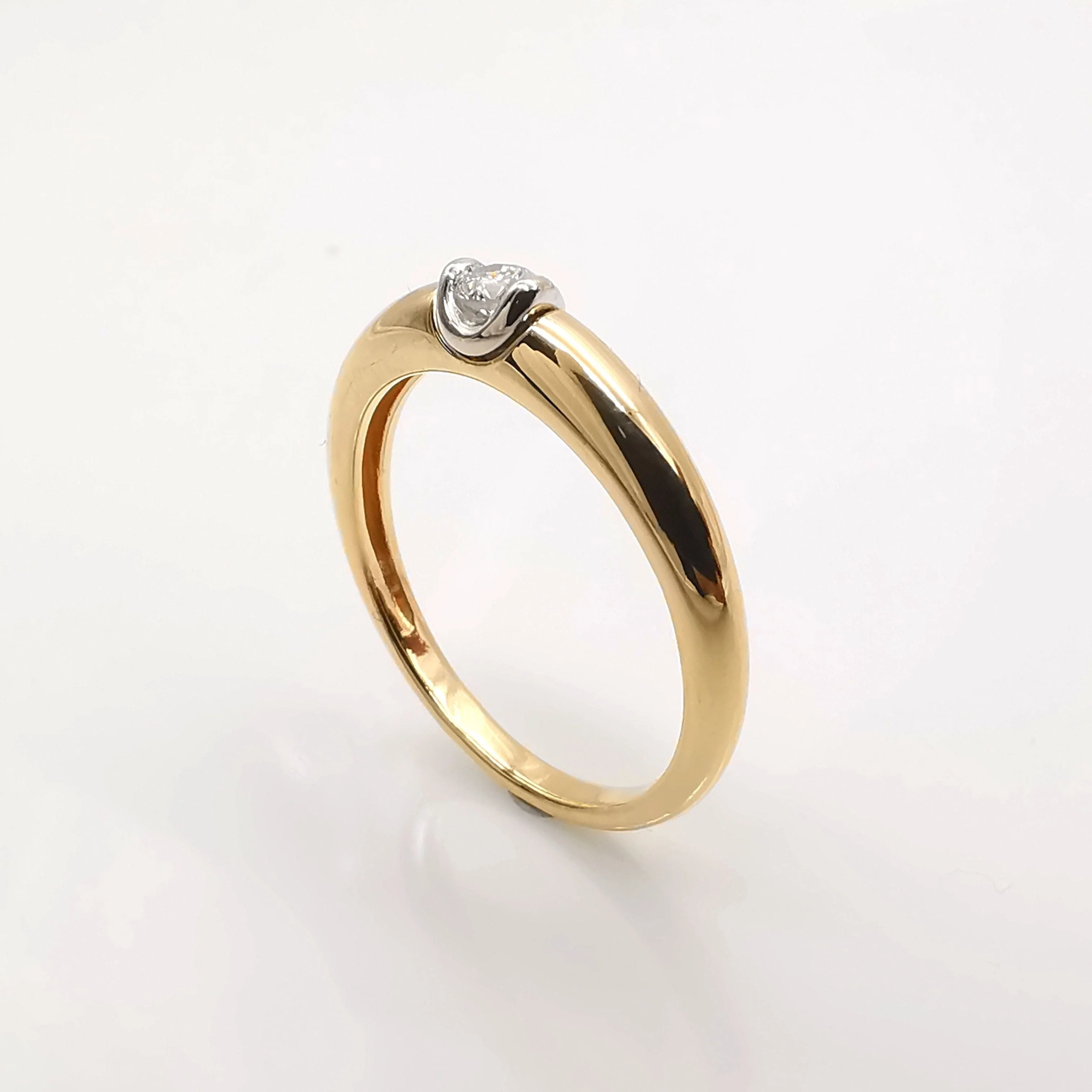 Yellow gold diamond solitaire ring - Image 4