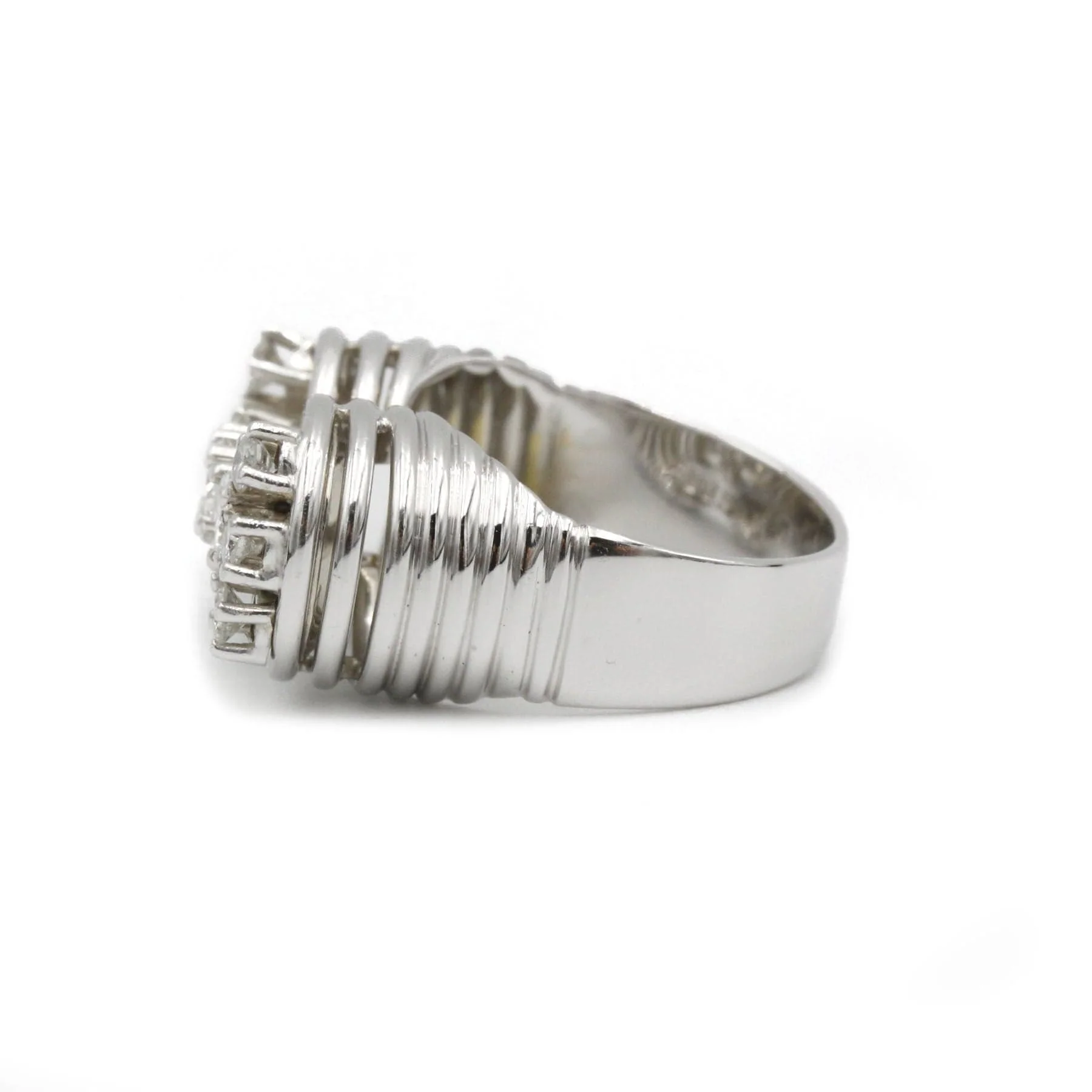 Gold & Diamond Ring - Image 2
