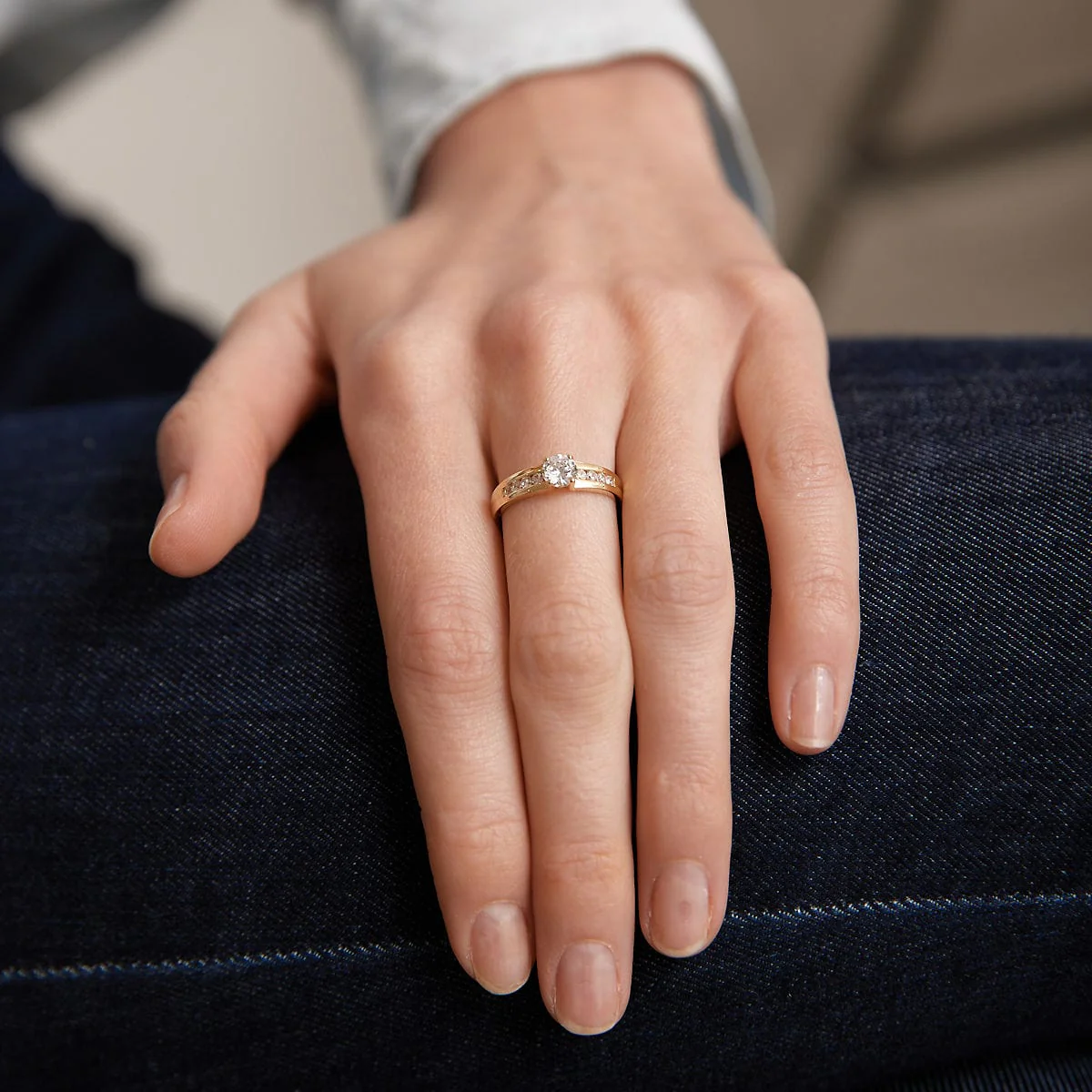 Solitaire ring in yellow gold, diamond - Image 2