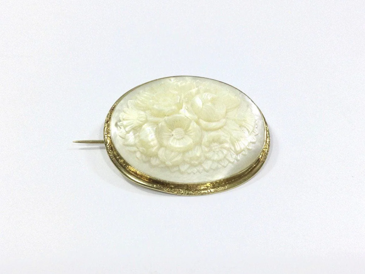 Gold and mother-of-pearl pendant brooch - Image 12