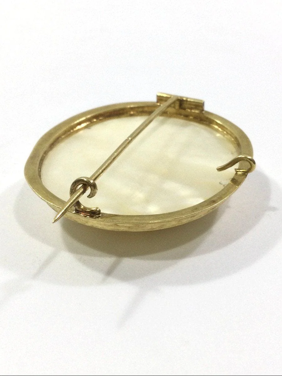 Gold and mother-of-pearl pendant brooch - Image 5