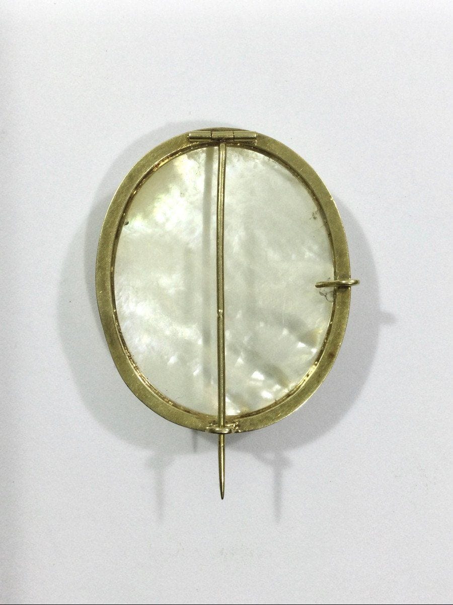 Gold and mother-of-pearl pendant brooch - Image 6