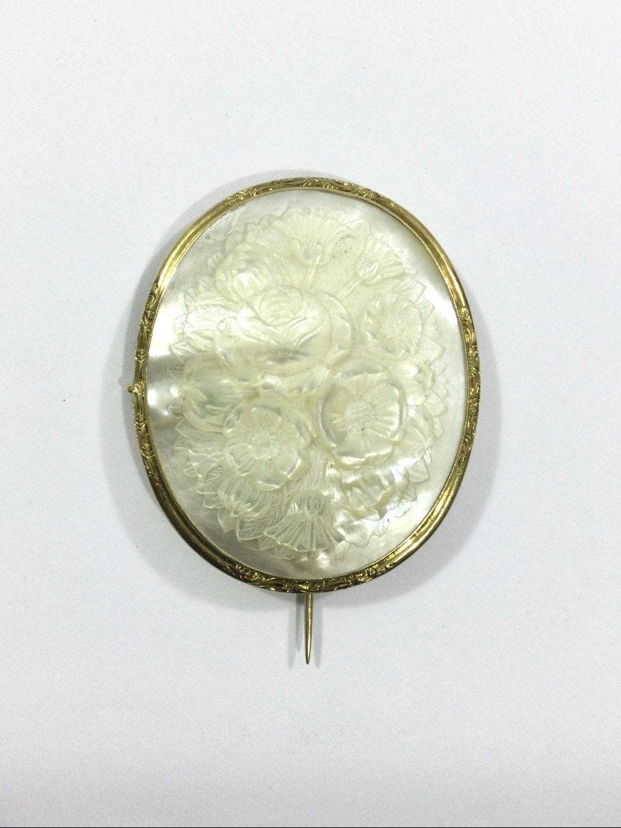 Gold and mother-of-pearl pendant brooch - Image 8