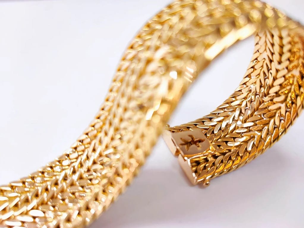 Yellow gold cuff bracelet - Image 8