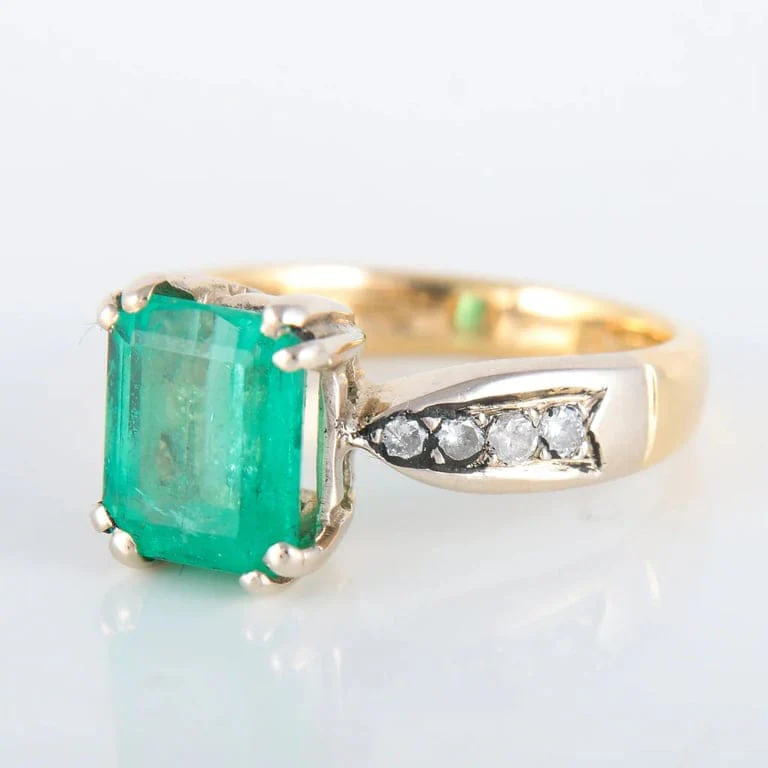 Rectangular Emerald Ring Diamonds - Image 5