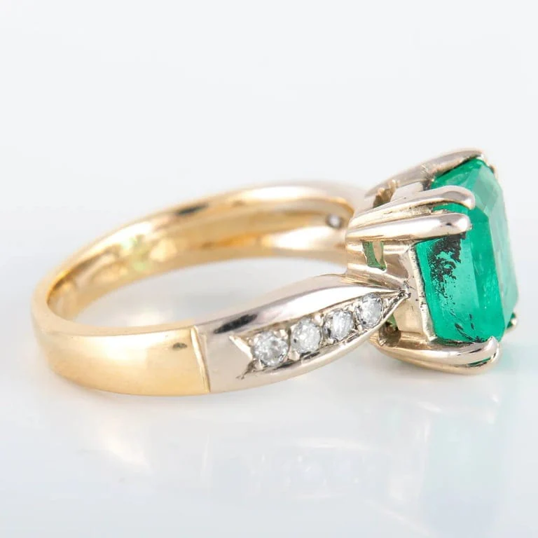 Rectangular Emerald Ring Diamonds - Image 6