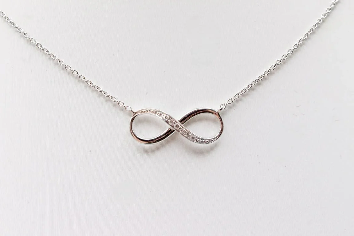 Infinity necklace in white gold, diamonds - Image 3
