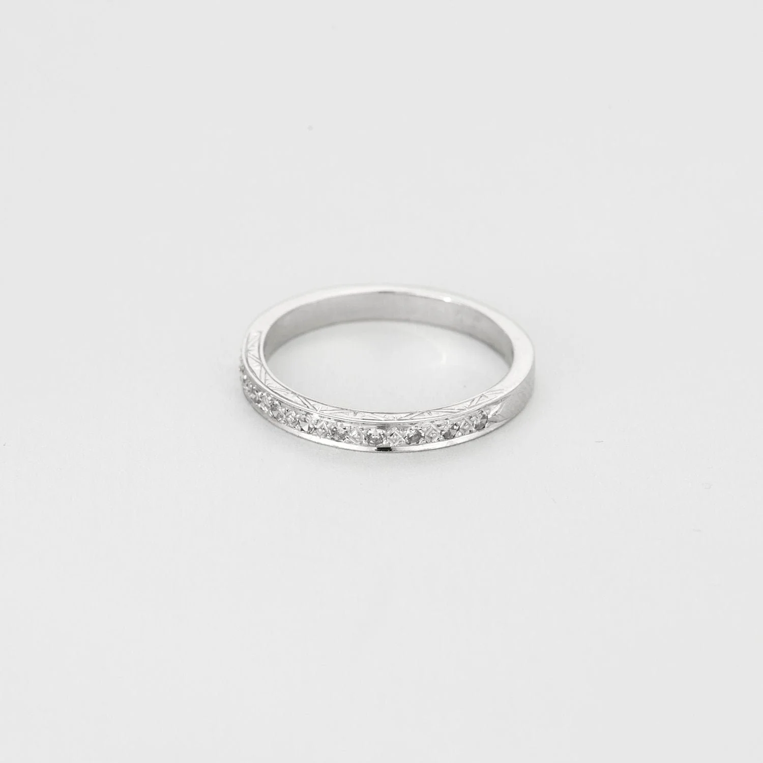 Wedding band in platinum and diamonds - Image 5