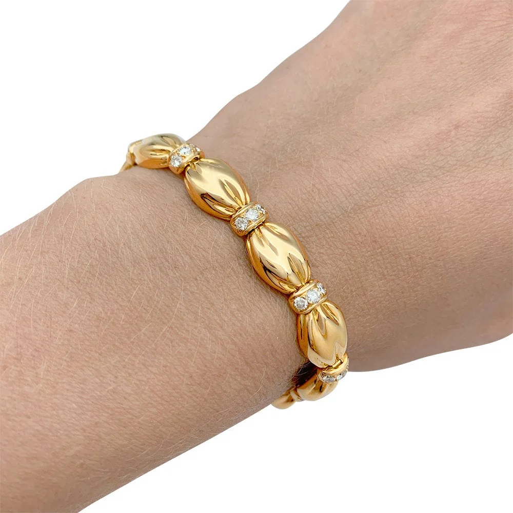 Van Cleef & Arpels bracelet, “Drapé”, yellow gold, diamonds. - Image 2