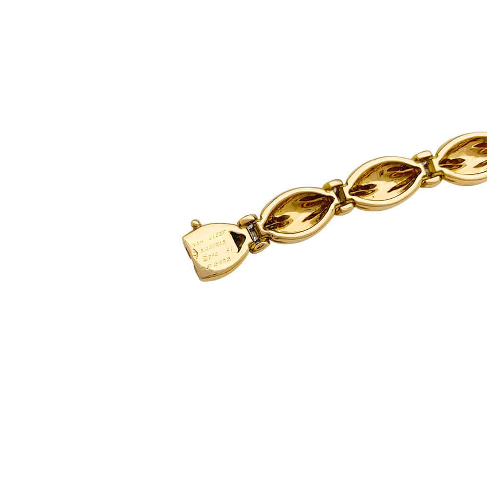 Van Cleef & Arpels bracelet, “Drapé”, yellow gold, diamonds. - Image 7