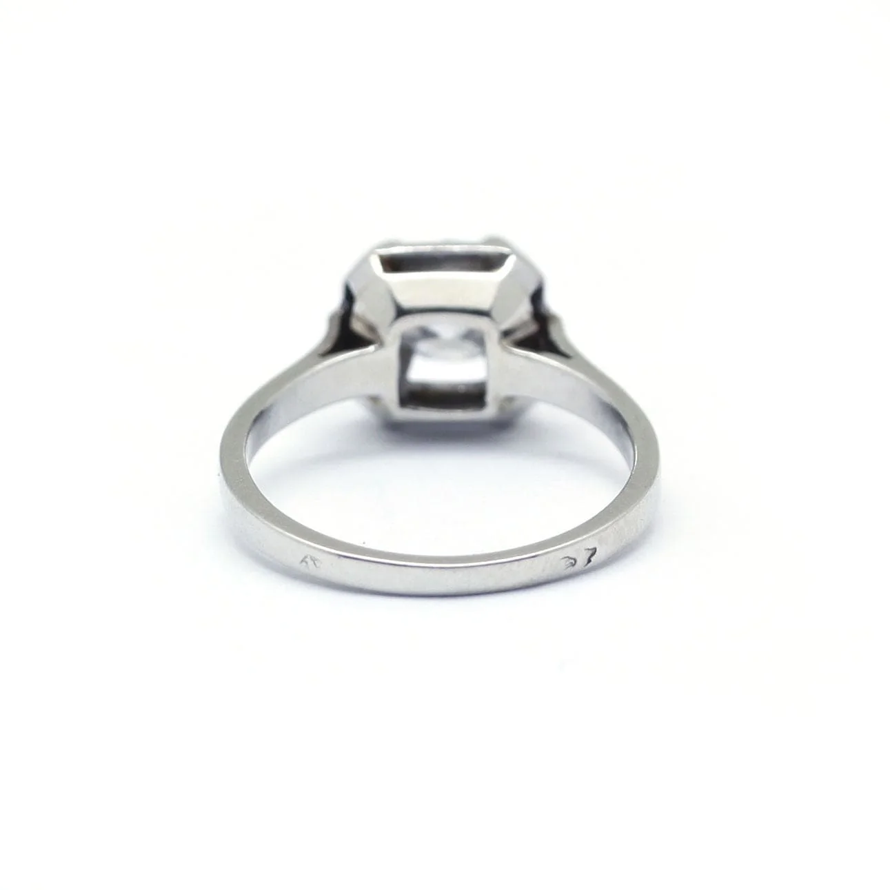 White gold diamond solitaire - Image 3