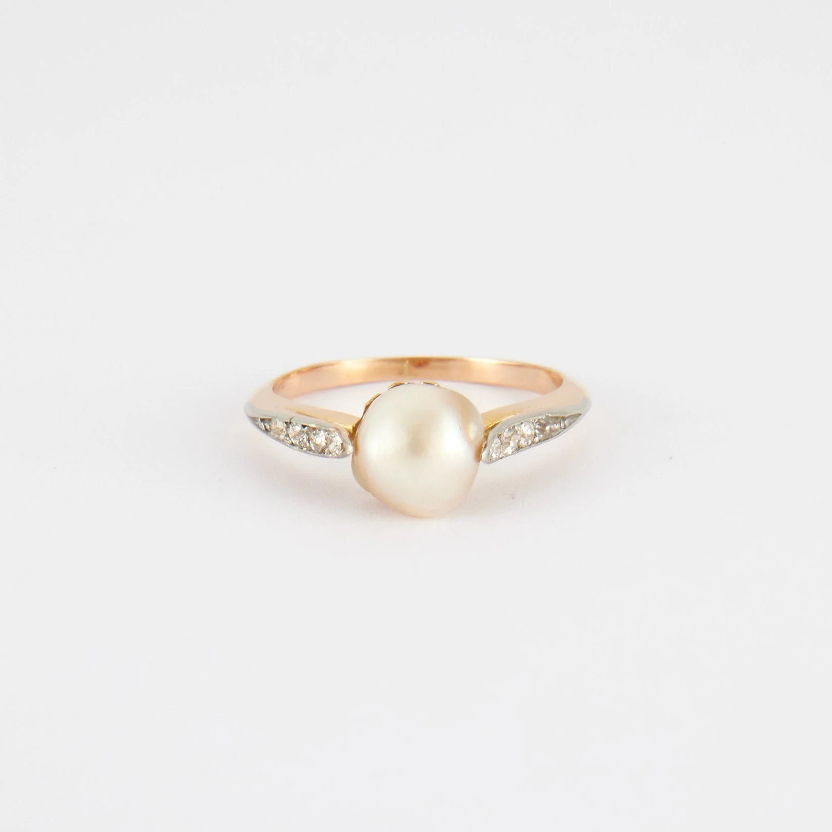 Rose gold ring, white pearl