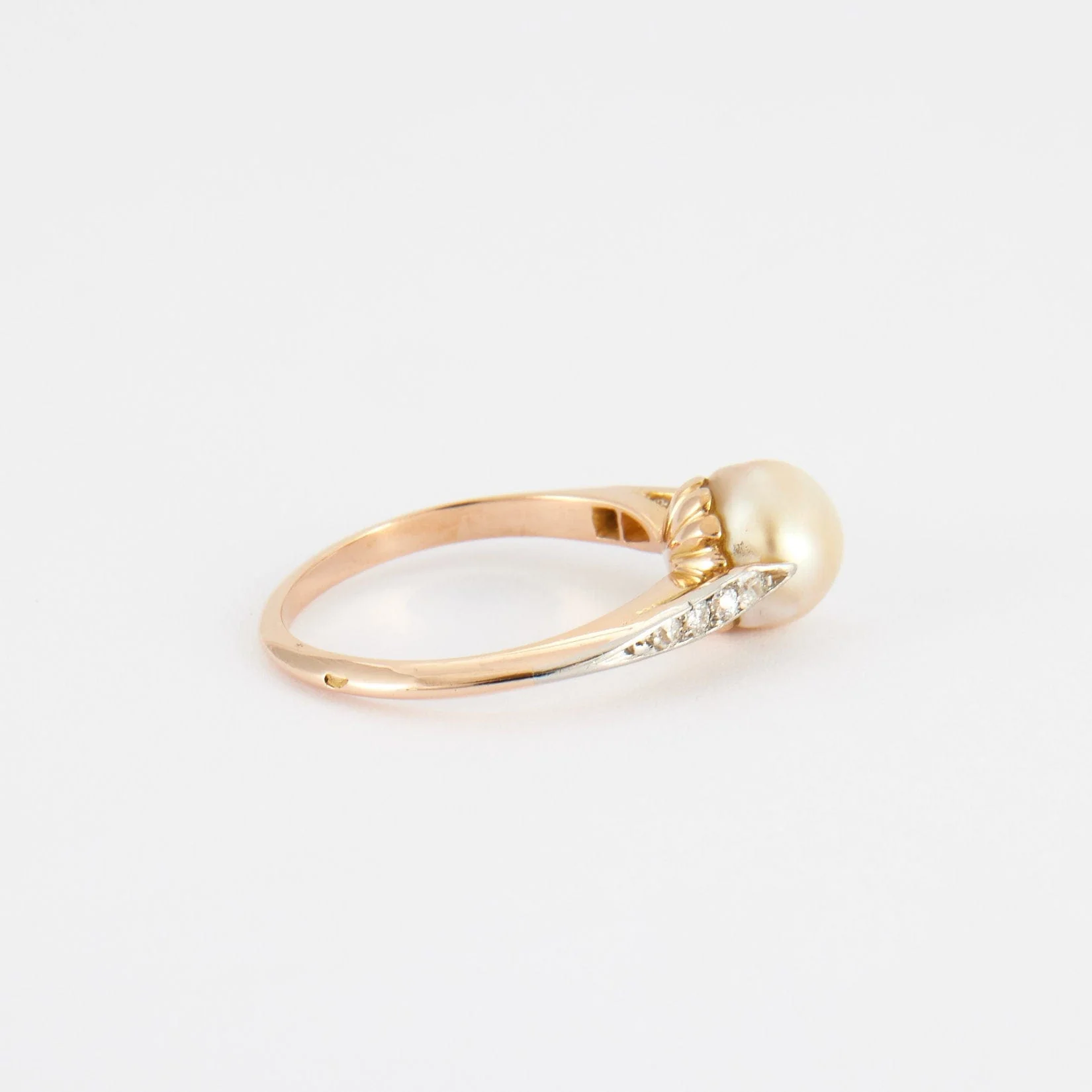 Rose gold ring, white pearl - Image 3