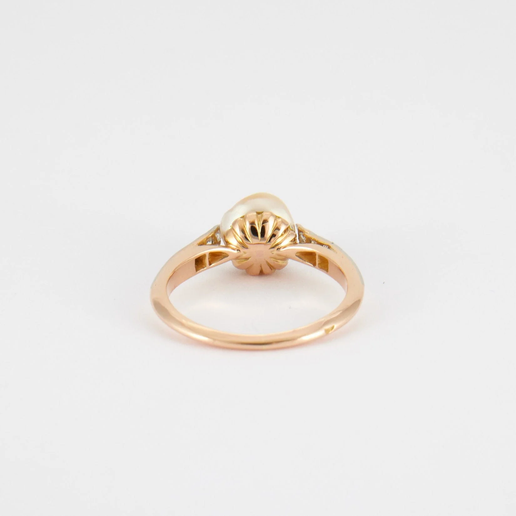 Rose gold ring, white pearl - Image 4